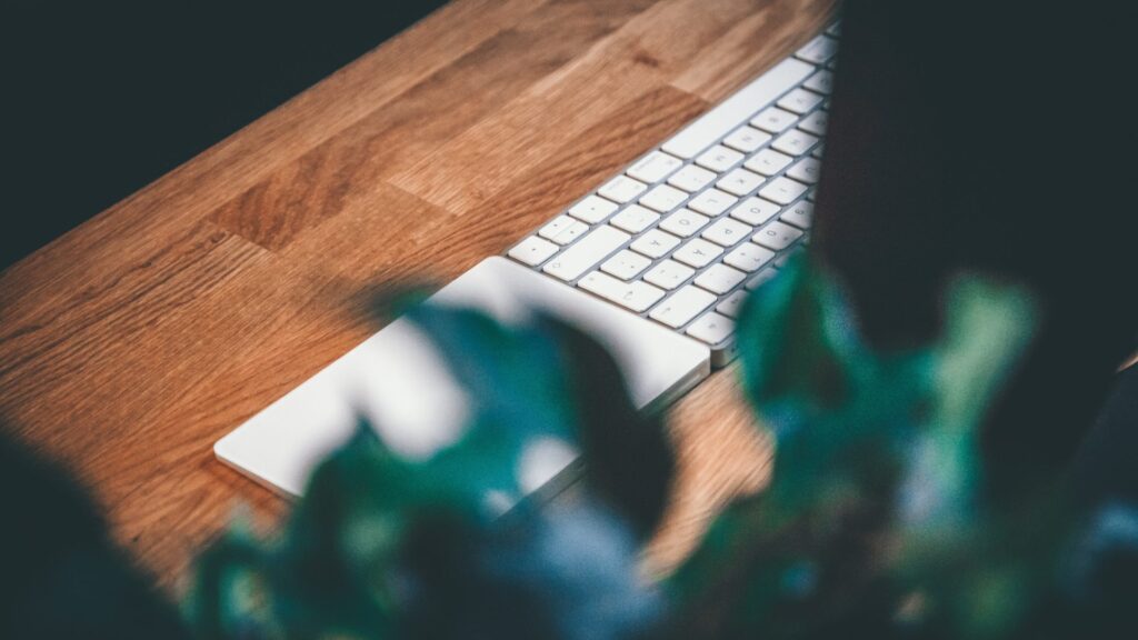 An optimal workstation in an home office is an important part of efficient remote project management.