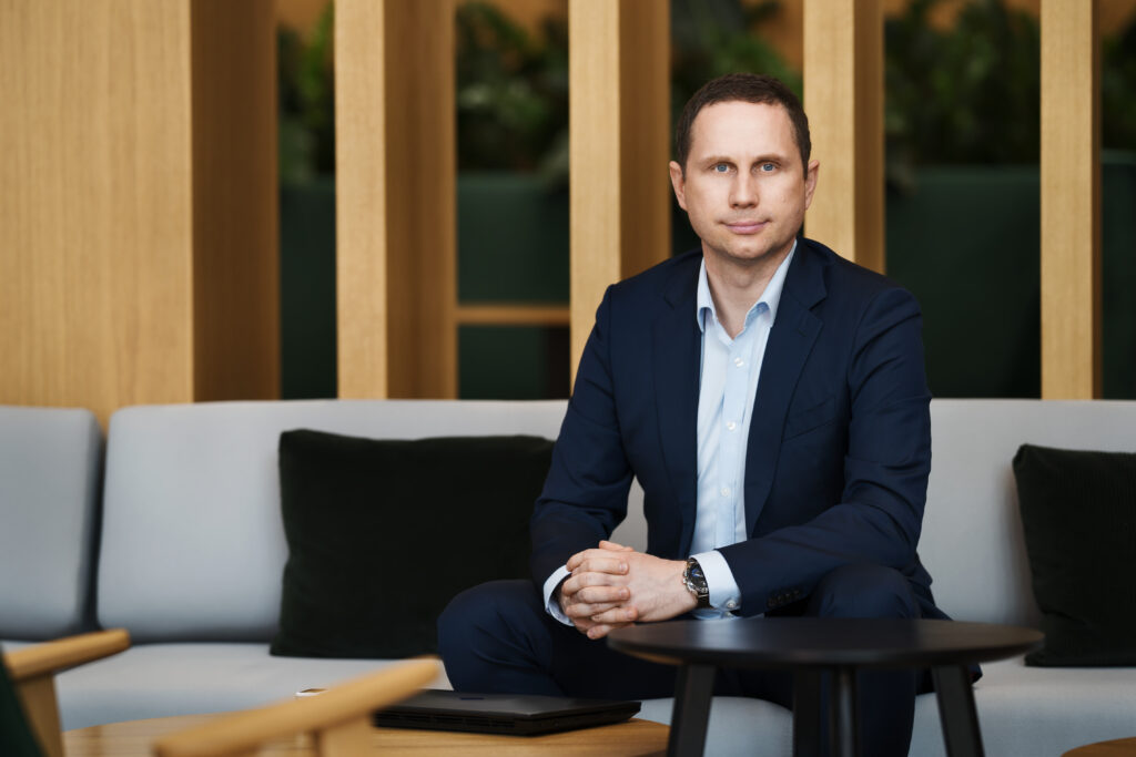 Krzysztof Minicki - Healthcare and Life Sciences