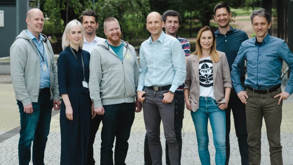 Spyrosoft and Qt team members standing together.