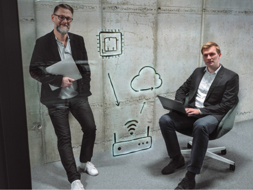 industry 4.0 - industry 4.0 offering - Łukasz Wójcik and Piotr Beling, experts in Connectivity and IoT