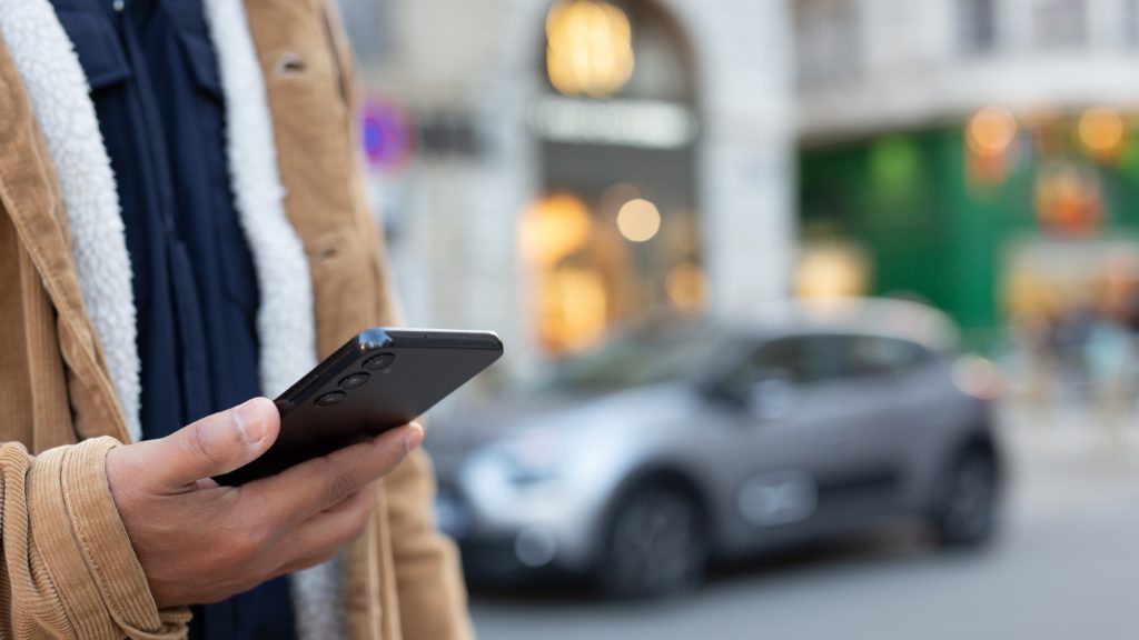 Digital payments support urban mobility, making it easy to pay for parking or public transport.