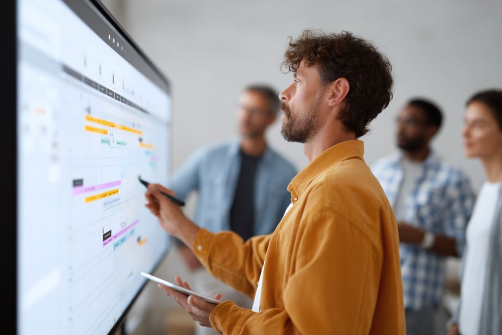 Effective project handover: 5 scenarios & tips for a seamless transition