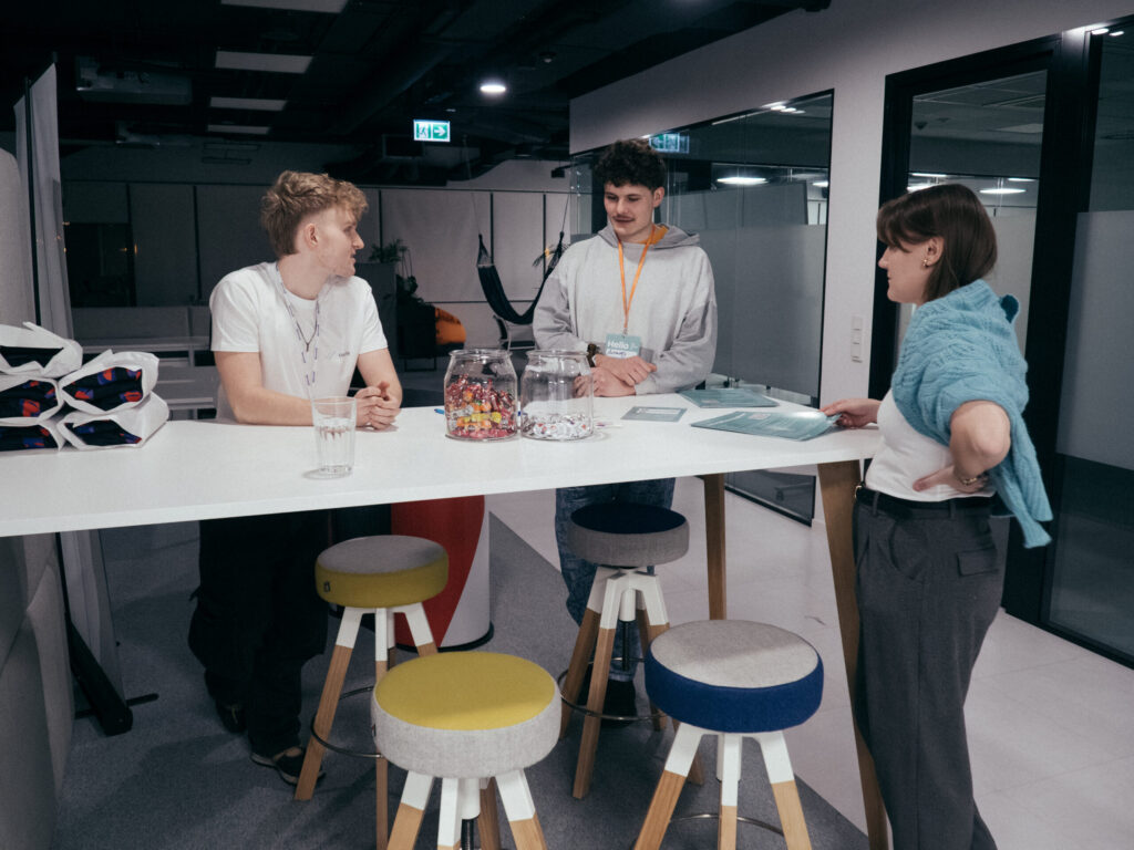 Spyrosoft employees at an information stand about internship opportunities at the company