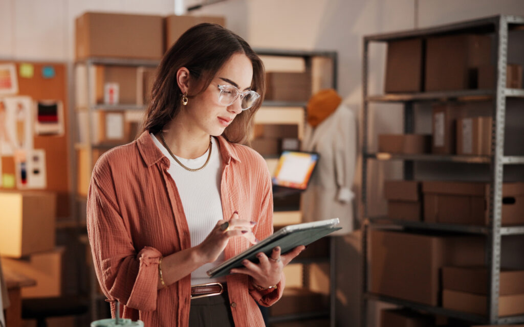 AI w ecommerce. Do 2028 roku, 50% specjalistów z branży planuje inwestycje w A