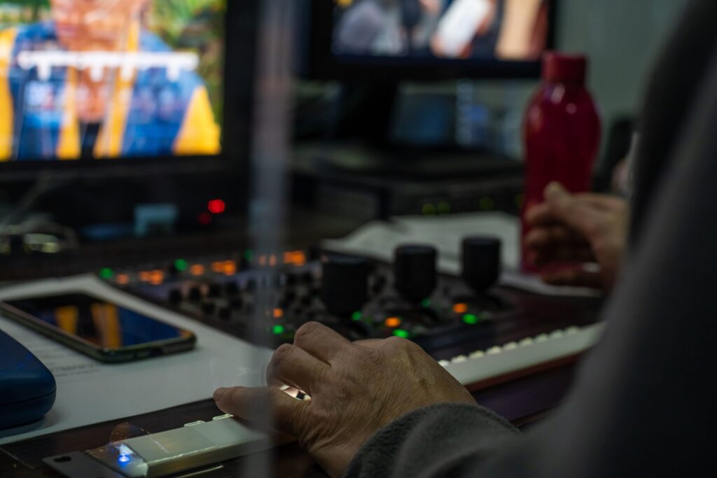 POIS. Operator operates the remote control at the tv